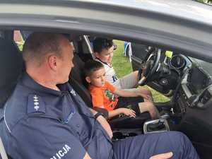 Uczestnicy plenerowych spotkań z policjantami