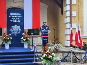 Uczestnicy obchodów Święta Policji w Mieleckiej jednostce policji