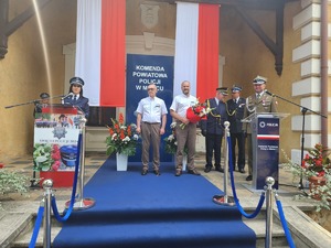 Uczestnicy obchodów Święta Policji w Mieleckiej jednostce policji