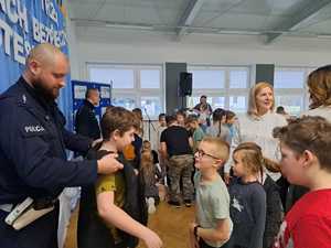 Spotkanie profilaktyczno edukacyjne policjantów z Uczniami Szkoły Podstawowej w Przecławiu