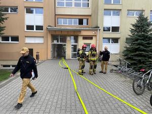 uczestnicy ćwiczeń dowódczo-sztabowych służb Policji, Państwowej Straży Pożarnej oraz Pogotowia Ratunkowego.