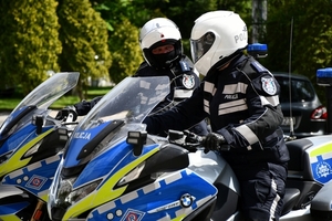 policjanci na motocyklach