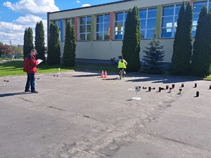 uczestnicy - uczniowie Miejskich eliminacji do powiatowego finału Turnieju Bezpieczeństwa w Ruchu Drogowym