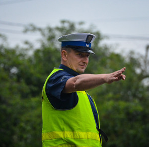 policjant mieleckiej drogówki Piotr Wąż