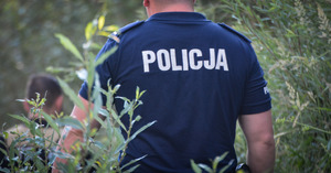 policjanci podczas działań poszukiwawczych