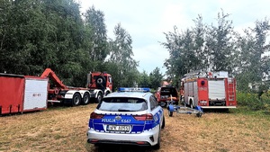 uczestnicy działań policji i straży nad wodą w Otałęży