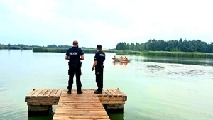 uczestnicy działań policji i straży nad wodą w Otałęży