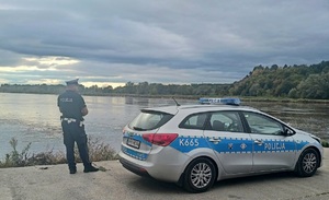 policjanci monitorują stan rzek w powiecie mieleckim