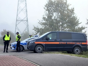 policjanci i funkcjonariusze SOK