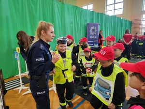 uczestnicy I Halowego Mikołajkowego Turnieju Dziecięcych Drużyn Pożarniczych w Wadowicach Górnych