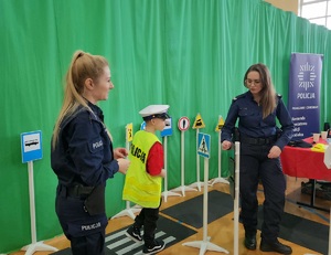 uczestnicy I Halowego Mikołajkowego Turnieju Dziecięcych Drużyn Pożarniczych w Wadowicach Górnych