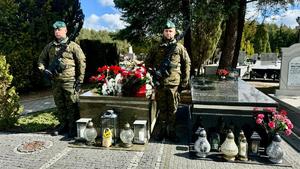 W hołdzie ofiarom zbrodni katyńskiej - 85. rocznica zbrodni katyńskiej Komendant Policji i włodarze Miasta Mielca