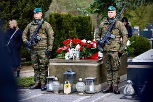 W hołdzie ofiarom zbrodni katyńskiej - 85. rocznica zbrodni katyńskiej Komendant Policji i włodarze Miasta Mielca