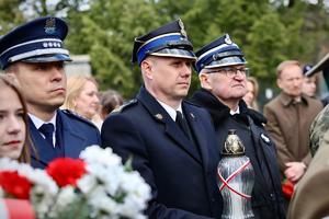 W hołdzie ofiarom zbrodni katyńskiej - 85. rocznica zbrodni katyńskiej Komendant Policji i włodarze Miasta Mielca