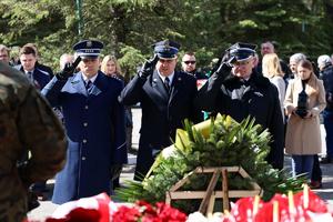 W hołdzie ofiarom zbrodni katyńskiej - 85. rocznica zbrodni katyńskiej Komendant Policji i włodarze Miasta Mielca