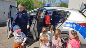 Przedszkolaki z Wadowic Górnych z wizytą na posterunku Policji