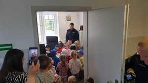 Przedszkolaki z Wadowic Górnych z wizytą na posterunku Policji