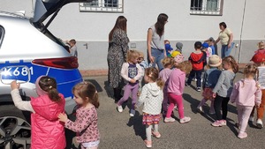 Przedszkolaki z Wadowic Górnych z wizytą na posterunku Policji