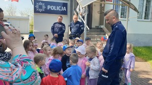 Przedszkolaki z Wadowic Górnych z wizytą na posterunku Policji
