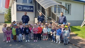 Przedszkolaki z Wadowic Górnych z wizytą na posterunku Policji