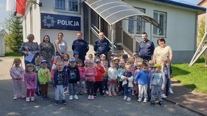 Przedszkolaki z Wadowic Górnych z wizytą na posterunku Policji