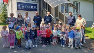 Przedszkolaki z Wadowic Górnych z wizytą na posterunku Policji