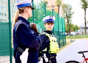 Uczestnicy turnieju, dzieci ze szkół z terenu powiatu mieleckiego oraz policjanci