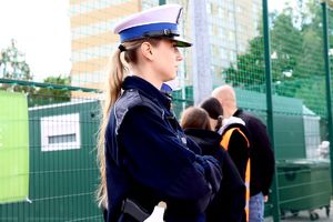 Uczestnicy turnieju, dzieci ze szkół z terenu powiatu mieleckiego oraz policjanci