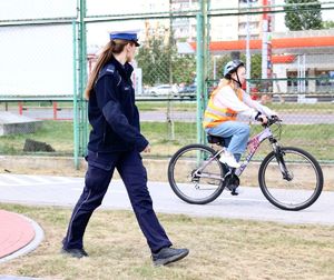 Uczestnicy turnieju, dzieci ze szkół z terenu powiatu mieleckiego oraz policjanci