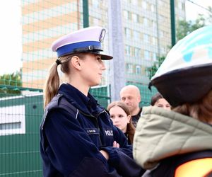 Uczestnicy turnieju, dzieci ze szkół z terenu powiatu mieleckiego oraz policjanci