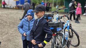 Uczestnicy I Rodzinnego Rajdu Pieszego pn. „Budzimy w wiosnę w lasach piątkowskich”