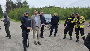 Uczestnicy I Rodzinnego Rajdu Pieszego pn. „Budzimy w wiosnę w lasach piątkowskich”