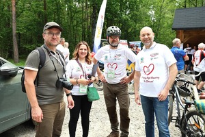 Uczestnicy IV Majowy Rajd Rowerowy „Po Zdrowie” z udziałem policjantów z KPP w Mielcu