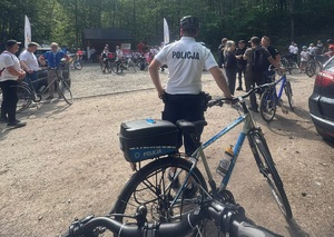 Uczestnicy IV Majowy Rajd Rowerowy „Po Zdrowie” z udziałem policjantów z KPP w Mielcu