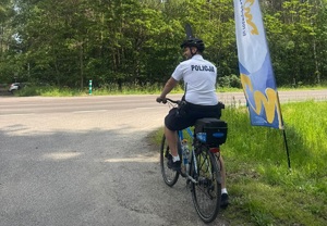 Uczestnicy IV Majowy Rajd Rowerowy „Po Zdrowie” z udziałem policjantów z KPP w Mielcu