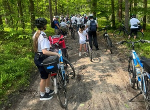 Uczestnicy IV Majowy Rajd Rowerowy „Po Zdrowie” z udziałem policjantów z KPP w Mielcu