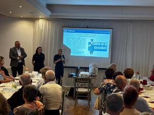 Uczestnicy Spotkania policjantów z seniorami na terenie gminy Tuszów Narodowy