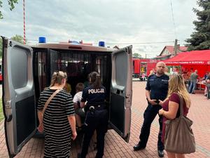 Uczestnicy pikników i imprez plenerowych na terenie mielca i powiatu zorganizowanych z okazji dnia dziecka