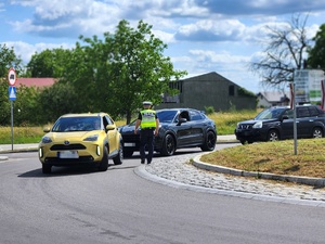 mieleccy policjanci podczas zabezpieczenia prewencyjnego pokazów lotniczych w Mielcu
