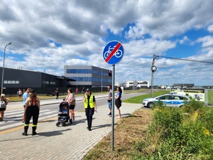 mieleccy policjanci podczas zabezpieczenia prewencyjnego pokazów lotniczych w Mielcu