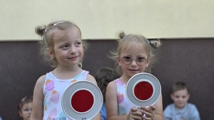 Dzieci z przedszkolakami w Rzemieniu