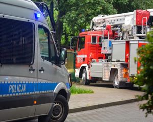 radiowóz policyjny i straży pożarnej