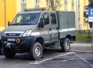 samochód patrolu saperskiego