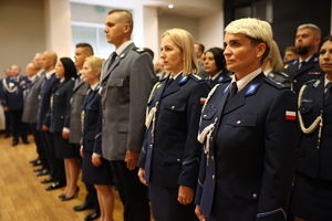uczestnicy obchodów Święta Policji 2025 w mieleckiej jednostce Policji
