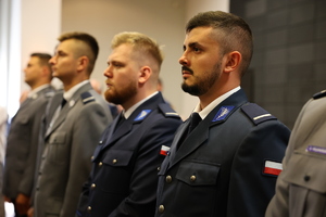 uczestnicy obchodów Święta Policji 2025 w mieleckiej jednostce Policji