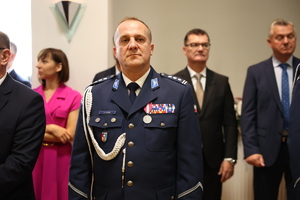 uczestnicy obchodów Święta Policji 2025 w mieleckiej jednostce Policji