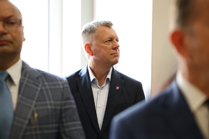 uczestnicy obchodów Święta Policji 2025 w mieleckiej jednostce Policji