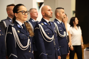 uczestnicy obchodów Święta Policji 2025 w mieleckiej jednostce Policji