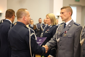 uczestnicy obchodów Święta Policji 2025 w mieleckiej jednostce Policji