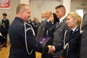 uczestnicy obchodów Święta Policji 2025 w mieleckiej jednostce Policji